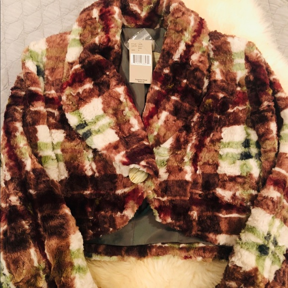 NWT Designer cropped faux fur jacket. Retails$450 - Picture 2 of 7